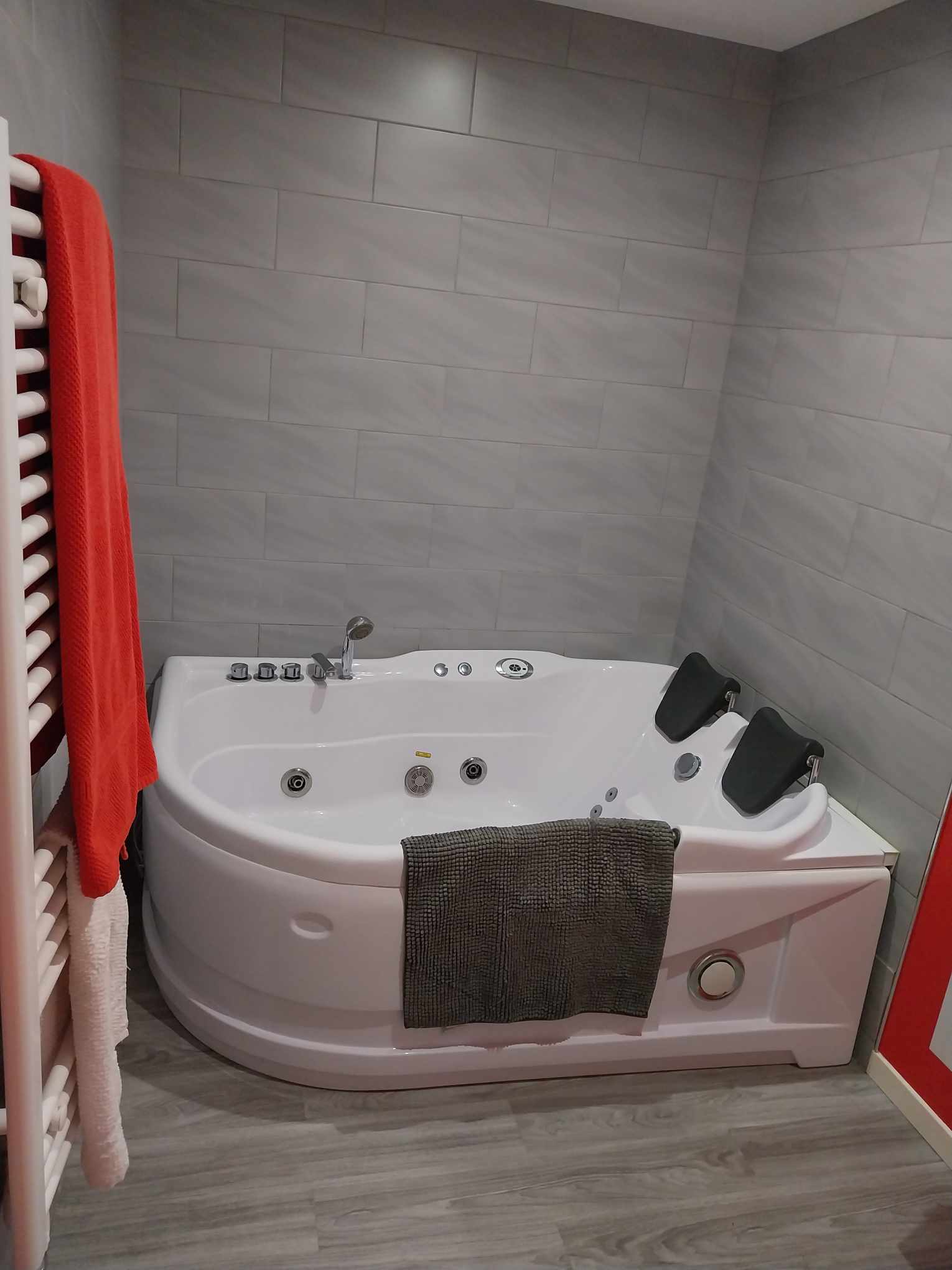 Baignoire balnéo au premier étage